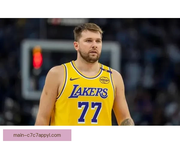 东契奇戏耍慢速内线自信更加满